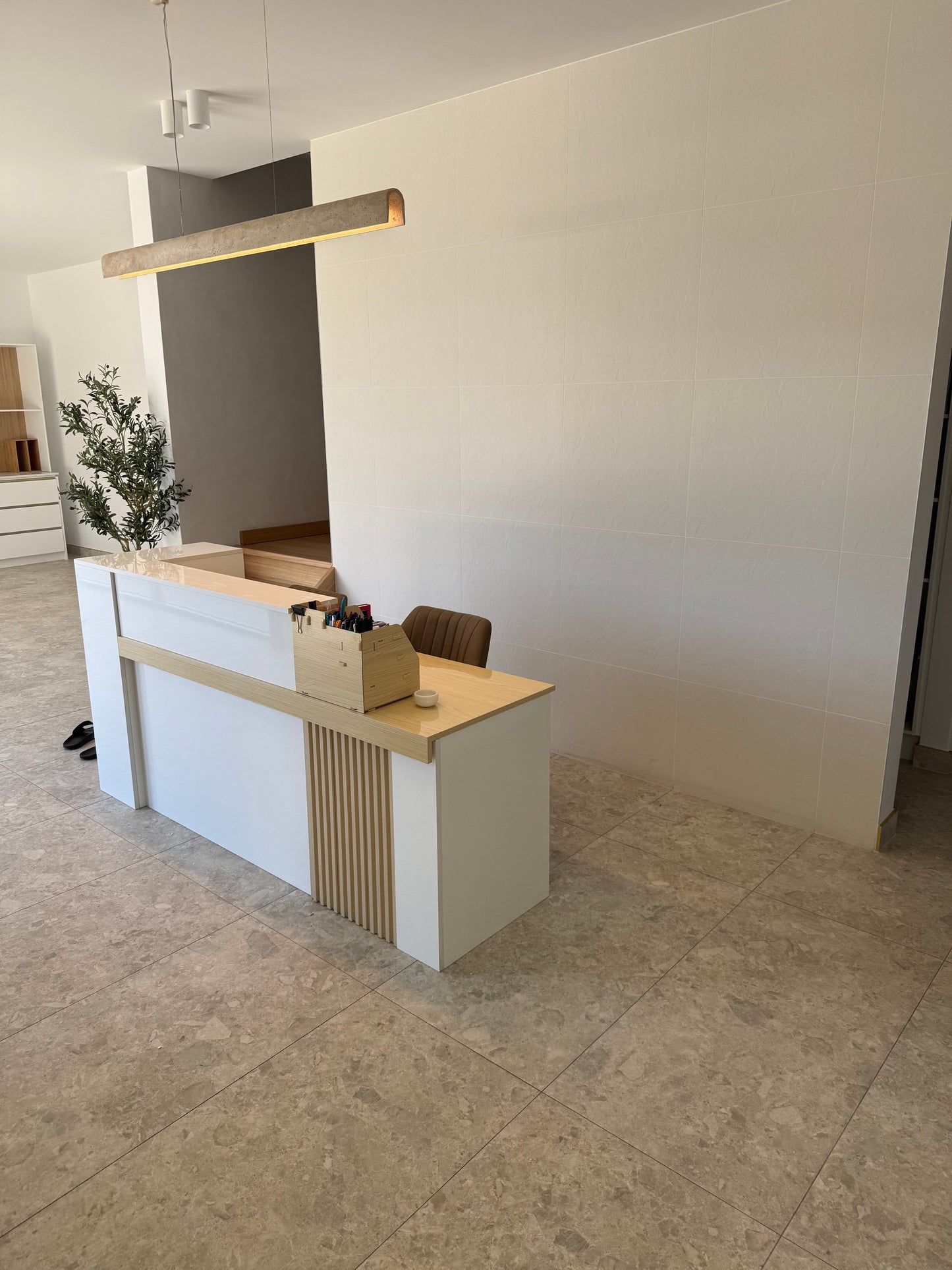 ROCKFACE WHITE 600x600mm